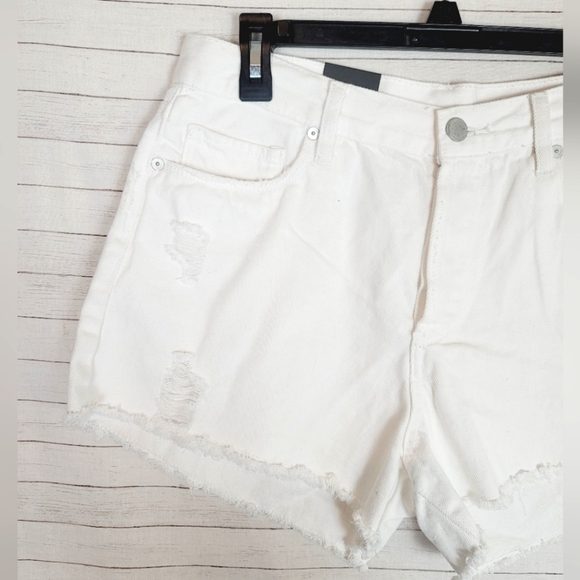 BLANKNYC DISTRESSED CUTOFF BUTTON FLY DENIM SHORTS IN WHITE, SZ 30 - Picture 3 of 14